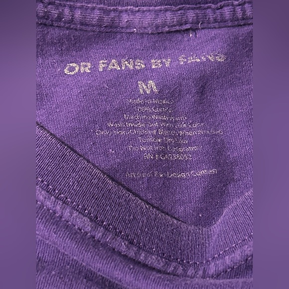 Hatsune Miku medium T-shirt - purple -good condition - Picture 4 of 4